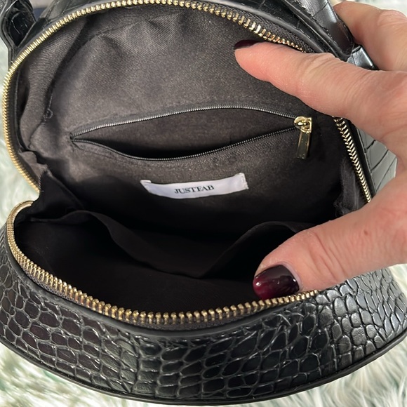 Black, Vegan Alligator Skin Purse: 3 Way Backpack, Shoulder Strap or Handbag - Picture 6 of 9